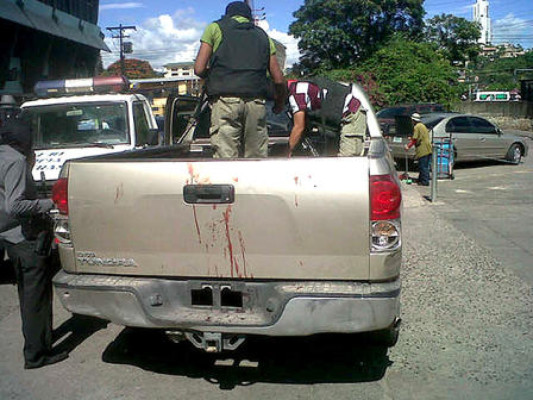 Mueren dos supuestos extorsionadores en enfrentamiento con policías