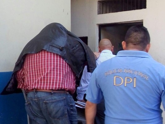 Medidas aplican a médico acusado por actos de lujuria contra una paciente