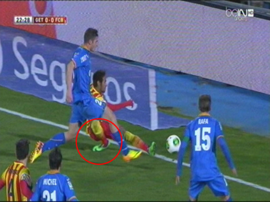 Video: La horrible lesión de Neymar en el tobillo derecho