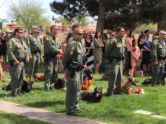 El emotivo adiós a Nicky, el perro policía de Las Vegas