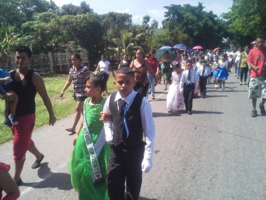Escolares de El Progreso celebran la Independencia de Honduras