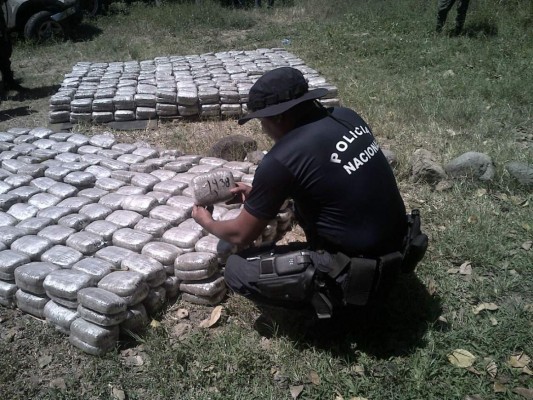 Hallan 1,438 kilos de marihuana en compartimiento oculto de camión