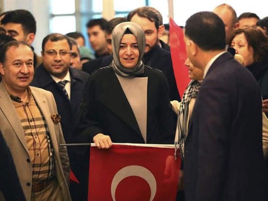 Erdogan llama a Holanda 'república bananera' y dice que pagará por sus acciones
