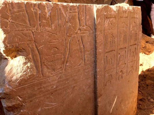Expertos descubren una tumba de la época faraónica