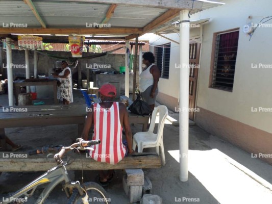 Con tristeza familiares de 'Pery' Martínez esperan su cuerpo en Sambo Creek