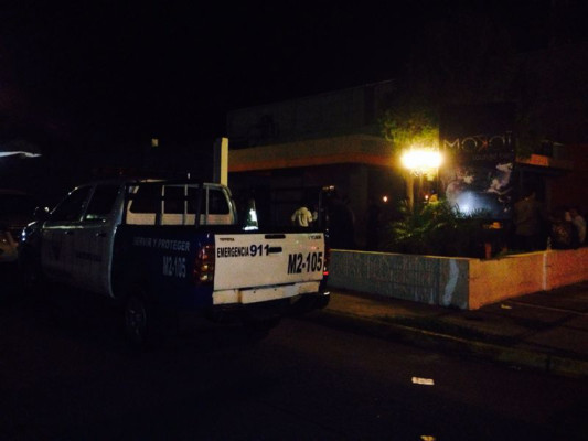 En parqueo de una discoteca sampedrana acribillan a amigos