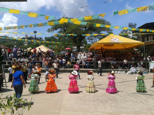 Celebran Festival del Nance en San Antonio
