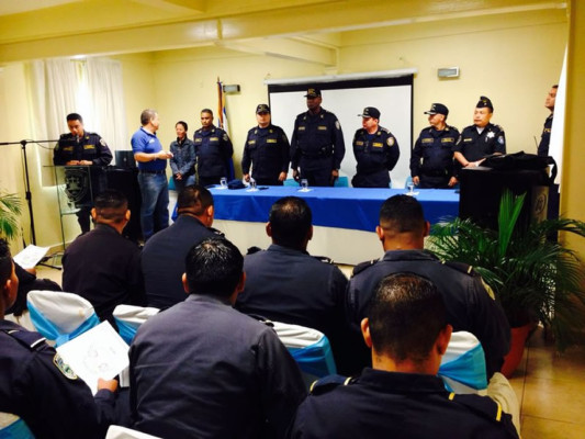 18 agentes culminan seminario de policías motorizados en San Pedro Sula