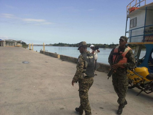 Las autoridades de Marina Mercante prohibieron el ingreso y salida de barcos.