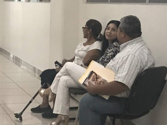 Dictan medidas sustitutivas a tres imputados por caso 'borrones'