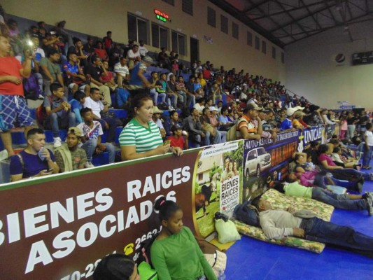 México advierte a hondureños que deben cumplir ley para entrar al país