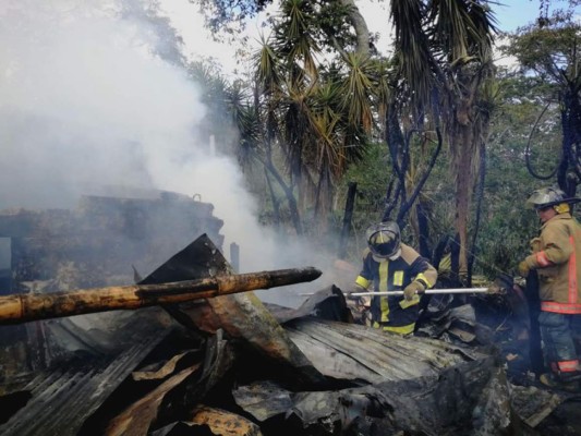Hijo quema casa de su padre y el incendio arrasa con dos más