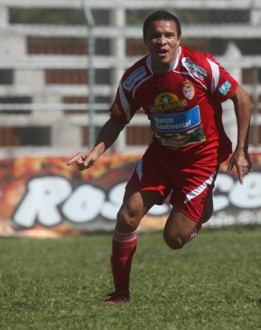 Rambo le dijo adiós a tierras italianas y volvió a Honduras para el torneo Clausura 2013 para vestir la camisa del recién ascendido, Real Sociedad.