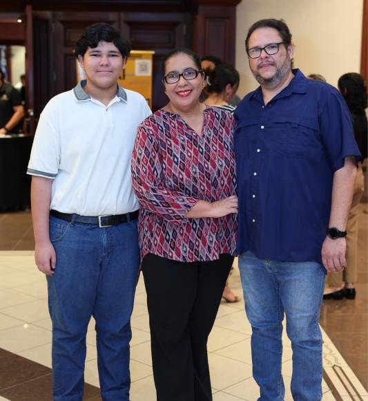 José Daniel Miranda Ortiz, Cinthya Ortiz y Joseph Miranda 