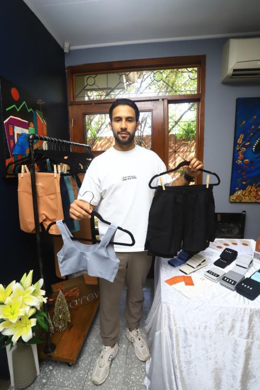 Emprendedores participan en el Christmas Pop Up Shop de la Revista Estilo