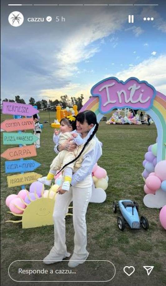 Hasta el momento, solamente Cazzu ha compartido imágenes de la emotiva fiesta a través de su cuenta oficial de I<i>nstagram</i>. Ya que había eliminado tod su contenido tras el escándalo de su separación con el padre de su hija. Por su parte, Nodal todavía no ha publicado nada del cumpleaños de Inti.