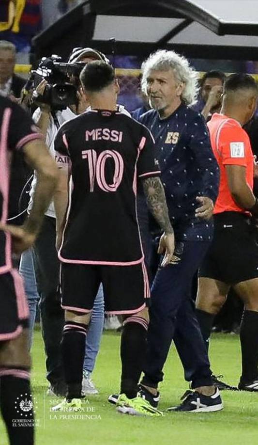 Jorge ‘Mágico’ González entró a la cancha y al primero que saludó fue a Leo Messi.