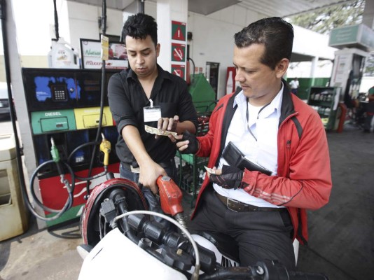 Sigue tendencia a la baja en precios de las gasolinas