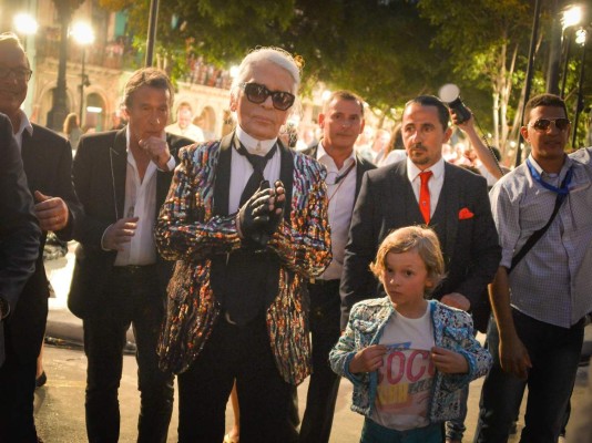 Karl Lagerfeld pone a desfilar al nieto de Fidel Castro