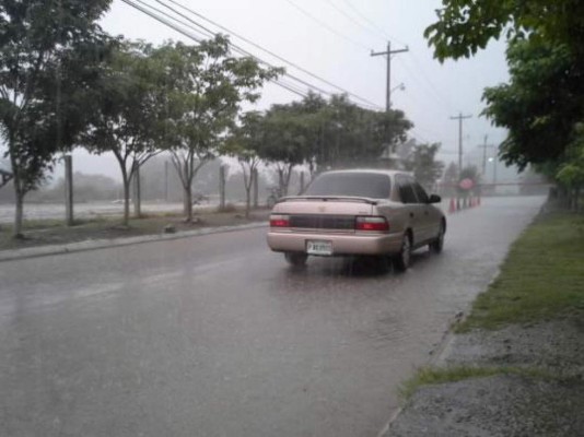 Ingreso de onda tropical genera lluvias en San Pedro Sula