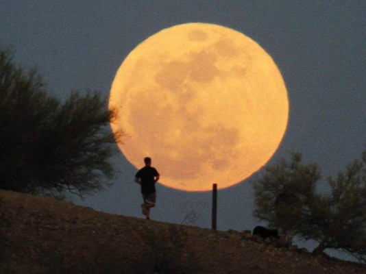 LA PRENSA le trae la transmisiòn de la superluna 2014