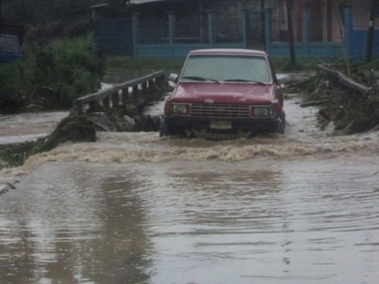 Lluvias causan estragos en distintos puntos del país