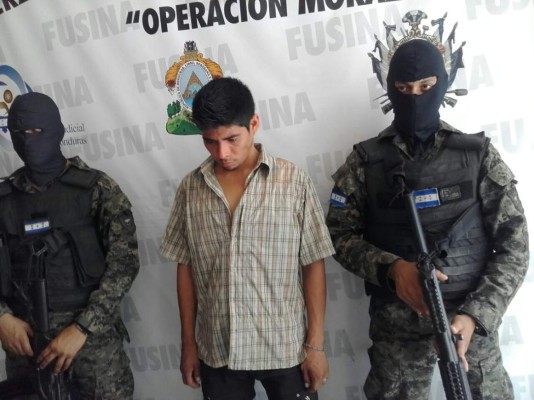 Capturan a hombre con droga en parada de buses en San Pedro Sula