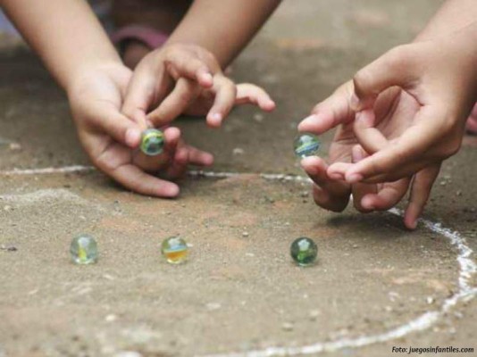 Juegos así como mables.