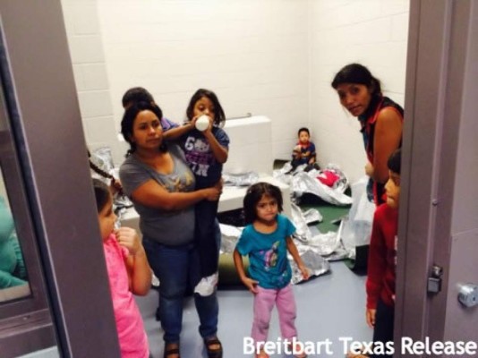 Embajador hondureño en EUA visita a niños protegidos en centros de detención