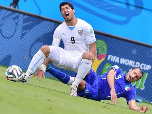 Uruguay se mete a octavos y manda a Italia de regreso a casa