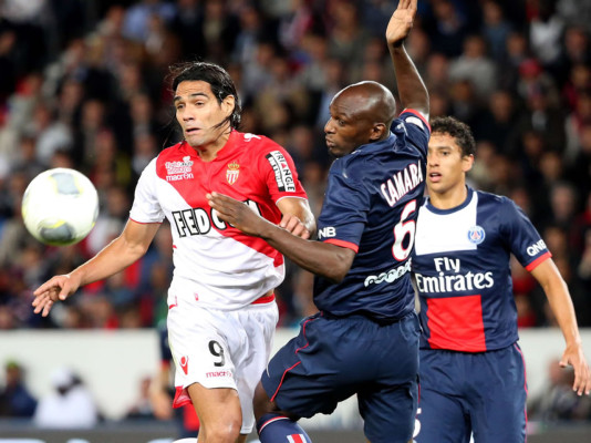 Falcao sostiene al Mónaco en la cima ante el PSG