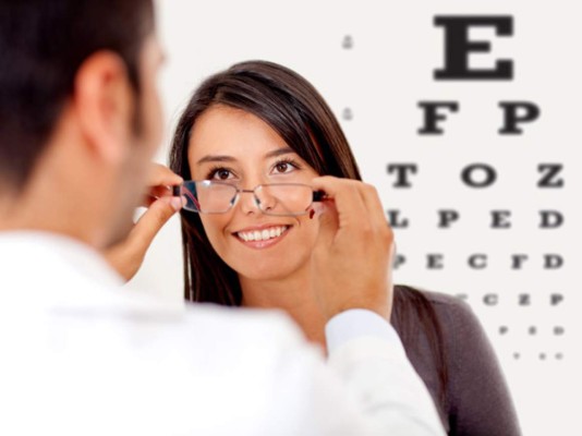 A partir de los 40 años, la mujer tiene problemas visuales