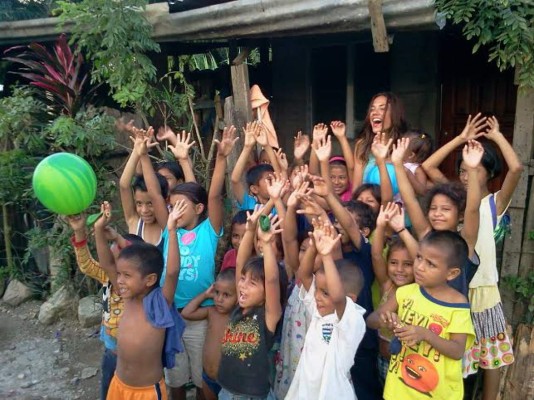 En El Progreso filman video de la cantante de EUA Jana Kramer