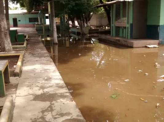 Lluvias desnudan la vulnerabilidad de las escuelas en la Rivera