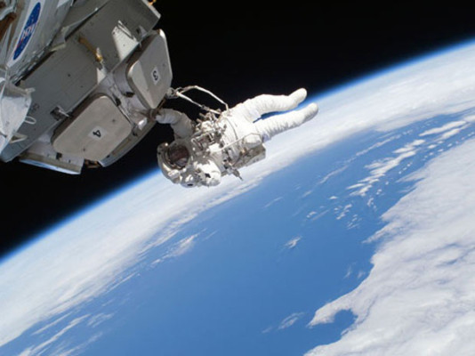 Astronautas transmiten por internet imágenes de la Tierra