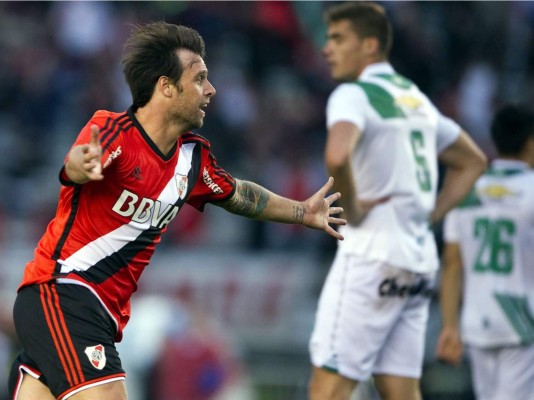 River Plate vence a Banfield e impide que Racing festeje el título