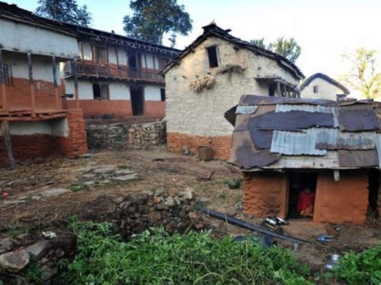 Sacan a mujer de su casa por andar con el período y aparece muerta