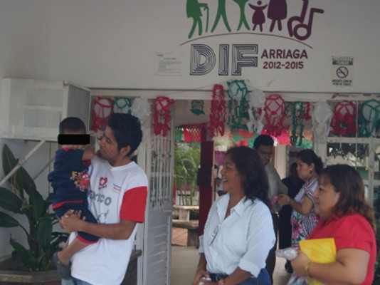 En México custodian a niño abandonado en vías férreas