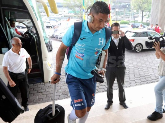 Selección de Honduras arribó a la ciudad de México en silencio
