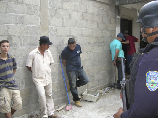 Con arsenal querían destruir el puente
