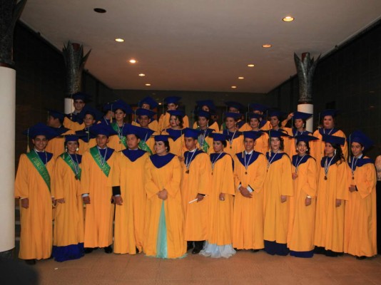La graduación de la New Horizon School