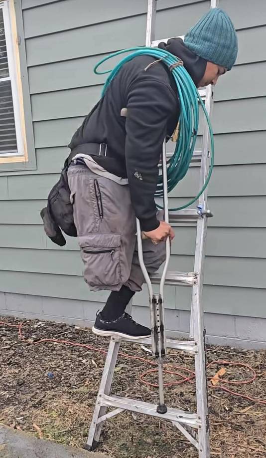 Enil cuenta con más de 65 mil seguidores en TikTok, quienes lo alientan cada día por su esfuerzo.