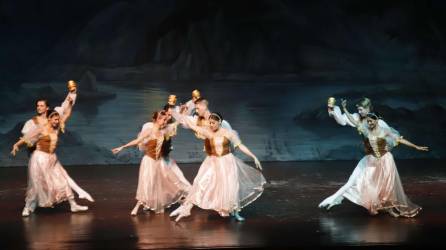 El Ballet Clásico de San Petersburgo presentó la obra “El lago de los cisnes”