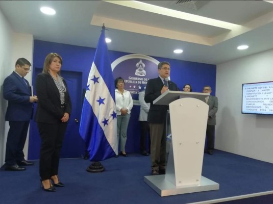 Presidente Hernández juramenta a nueva ministra de Salud