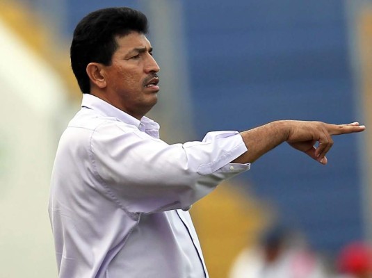 Carlos Martínez: 'Miramos jugar a Olimpia'