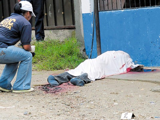 Ultiman a dos hombres en SPS