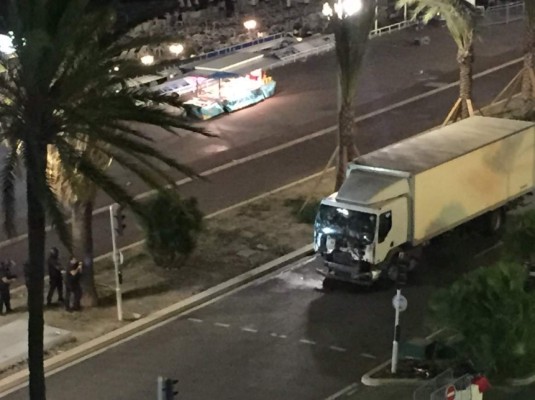 Atentado en Francia: Un camión embiste una multitud