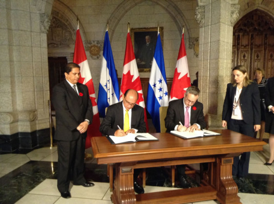 Honduras y Canadá firman Tratado de Libre Comercio
