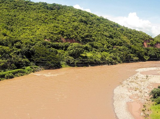 Un muerto dejan lluvias en Occidente