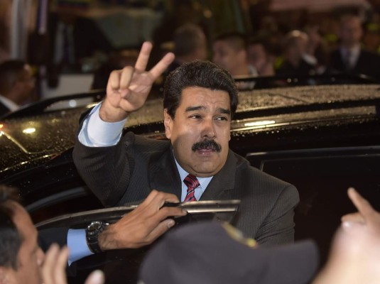 Maduro se niega a abrir frontera por 'amenaza de paramilitares'